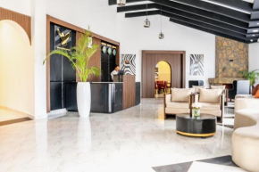 Avian Court Hotel